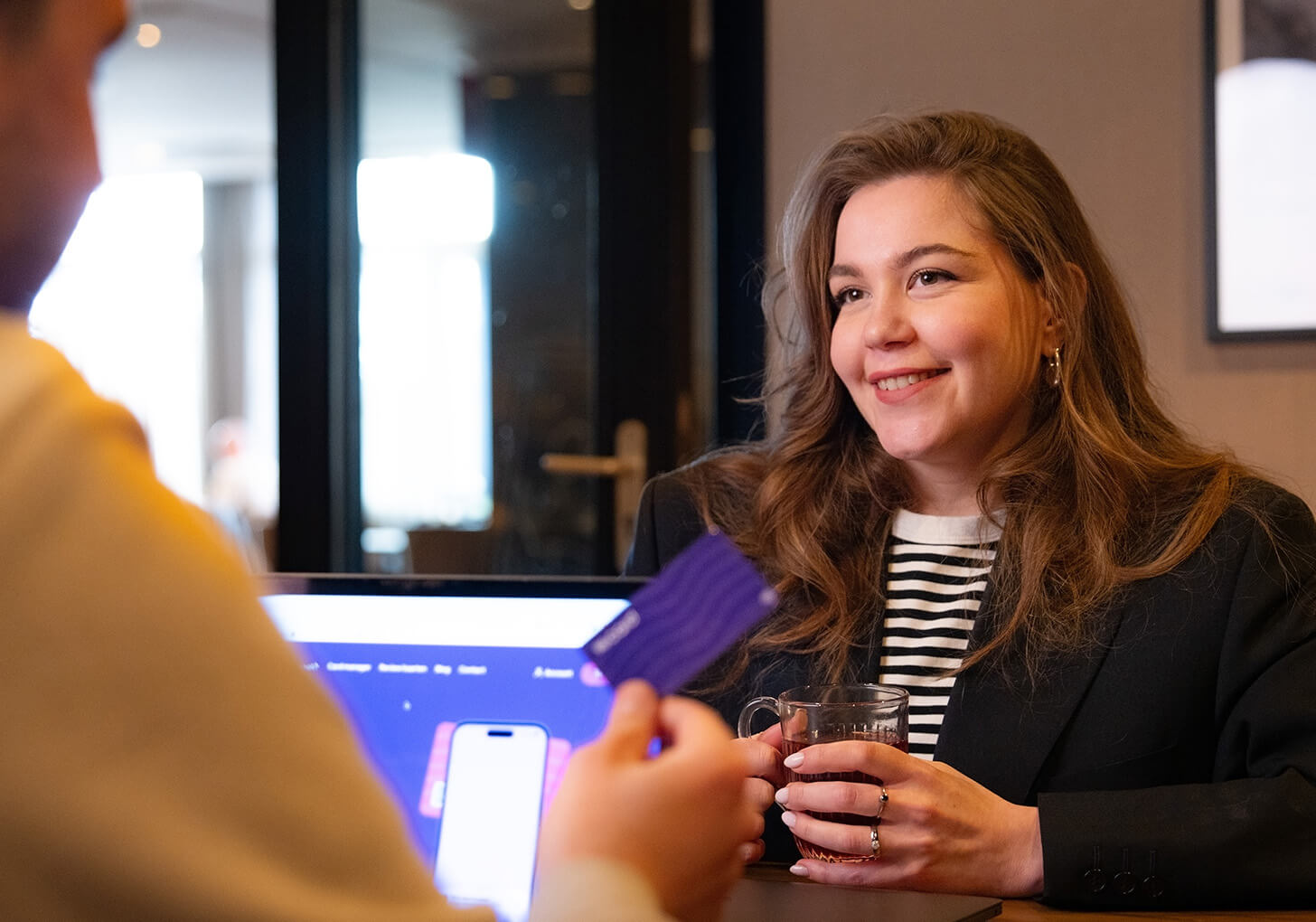 Contactgegevens delen met een digitaal visitekaartje binnen een salesteam